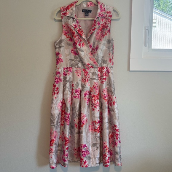 Jessica Howard Dresses & Skirts - Jessica Howard Silver Pink Floral Faux Wrap V Neck Midi Dress Sleeveless 10
